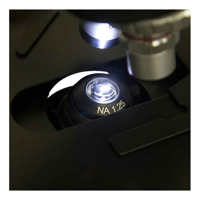 Микроскоп Levenhuk 700M монокулярный