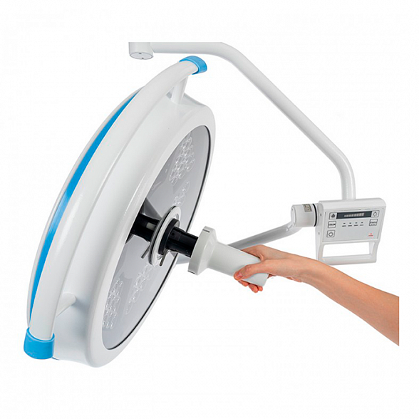 Светильник медицинский бестеневой с камерой 4К на отдельном кронштейне 700/500