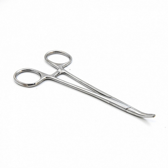 Зажим кровоостанавливливающий, одно- и двузубый, зубчатый, изогнутый №1, 155 мм. Surgiwell