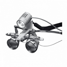 Zeiss EyeMag Light II - мощный LED-осветитель с максимальной интенсивностью освещения 50000 люкс для высокой детализации