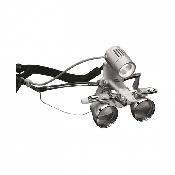 Zeiss EyeMag Light II - мощный LED-осветитель с максимальной интенсивностью освещения 50000 люкс для высокой детализации
