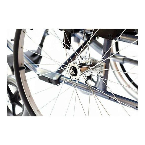 Инвалидная кресло-коляска механическая Ortonica BASE 190