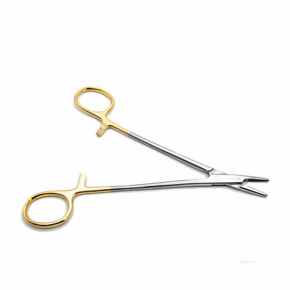 Иглодержатель, армированный твердым сплавом, с золотыми ручками, 160 мм. Surgiwell