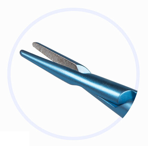 Иглодержатель микрохирургический, прямая рабочая часть, толщина ручки 8,5 мм, ширина рабочей части 0,8 мм, общая длина 180 мм, замок - U, титан