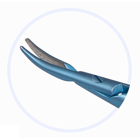 Иглодержатель микрохирургический, изогнутая рабочая часть, толщина ручки 8,5 мм, ширина рабочей части 0,8 мм, общая длина 180 мм, замок - L, титан